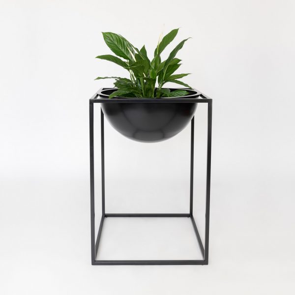 NOBL design vaas met plant standaard voor binnen op witte achtergrond